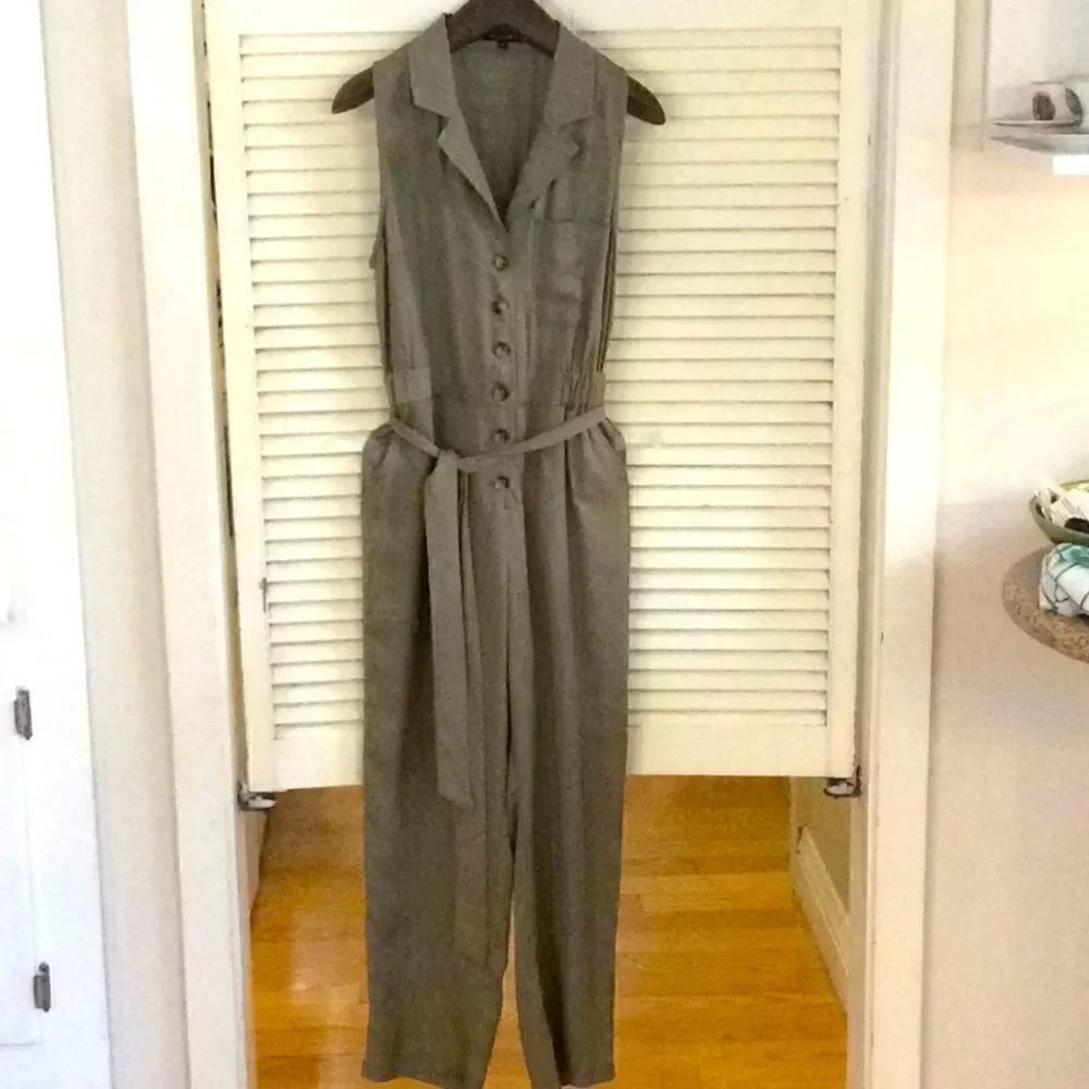 William B belted pocketed jumpsuit. Neutral. Small